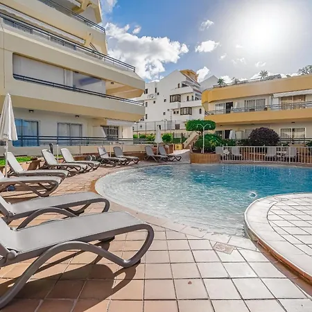 Main Floor Heated Pool Aircon Wifi شقة