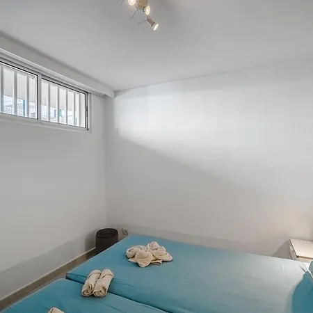 Apartment Main Floor Heated Pool Aircon Wifi